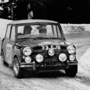 Paddy Hopkirk porta al successo la Mini al Rally MonteCarlo
