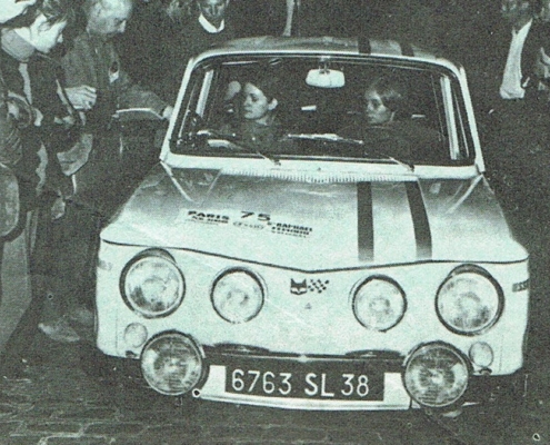 biche al volante di una renault 8 gordini. paris st.raphael 1968