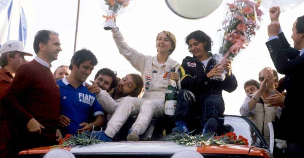 Fabrizia Pons e Michèle Mouton festeggiano la storica vittoria all'edizione 1981 del Sanremo