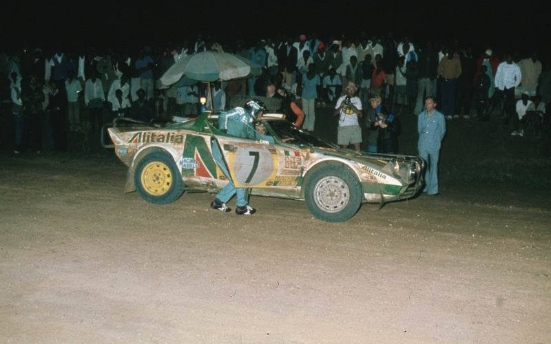 Sandro Munari al Safari Rally 1977 (foto Munari-Mannucci Fans Club)