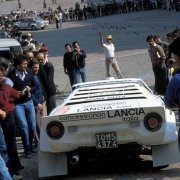 Tony Fassina con la Lancia Stratos in piazza del Campo a Siena al Sanremo 1979